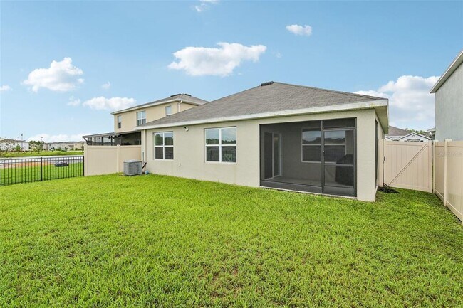 Building Photo - 15825 Mauvewood Ave