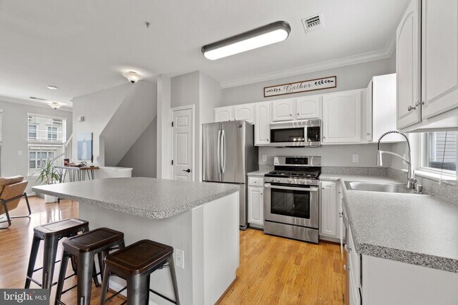 Building Photo - 21796 Kelsey Square