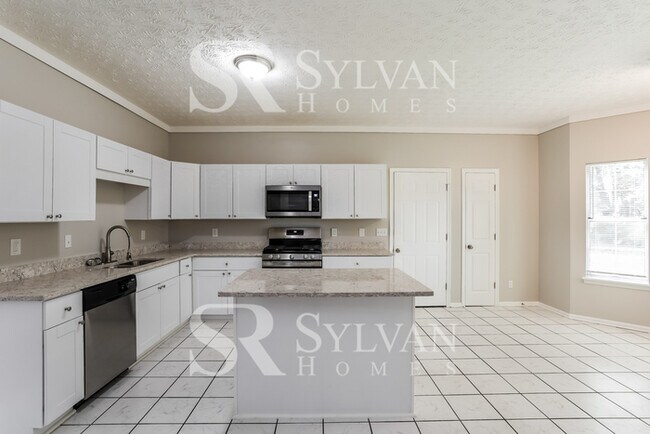Building Photo - Spacious 4 bedroom colonial available now!