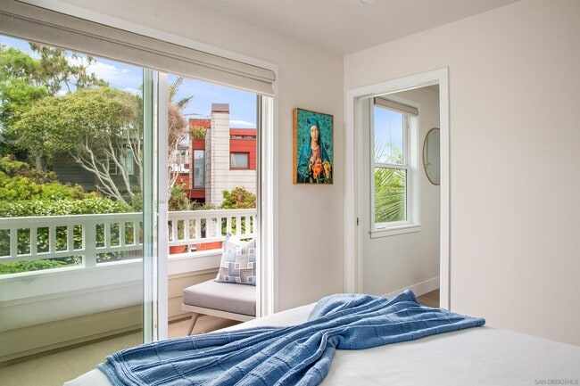 Building Photo - 298 Playa Del Sur St