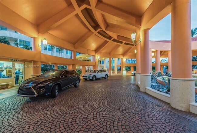 Building Photo - 300 South Pointe Dr