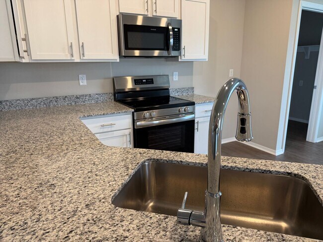 Building Photo - Charming 3-Bed, 2-Bath Home with Open Floo...