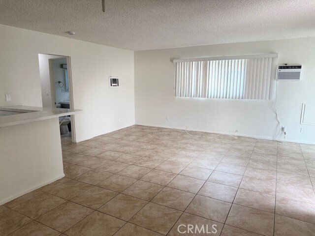 Building Photo - 685 E Vista Chino