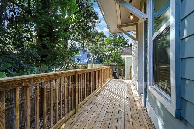 Building Photo - 1228 Willow Ct