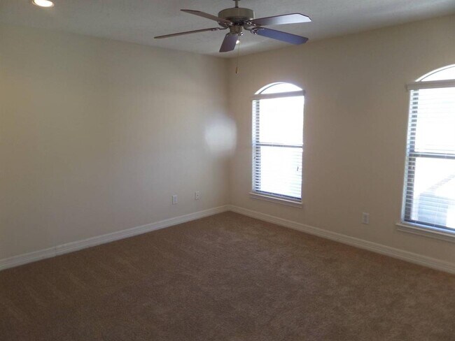 Building Photo - 3710 Sherwood Ln