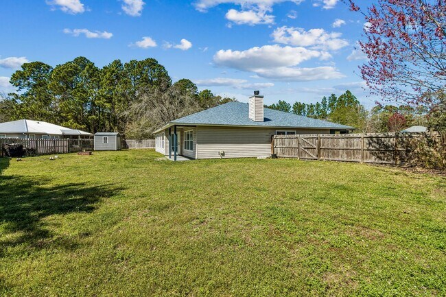 Building Photo - Charming 3-Bedroom Home with Fenced Yard