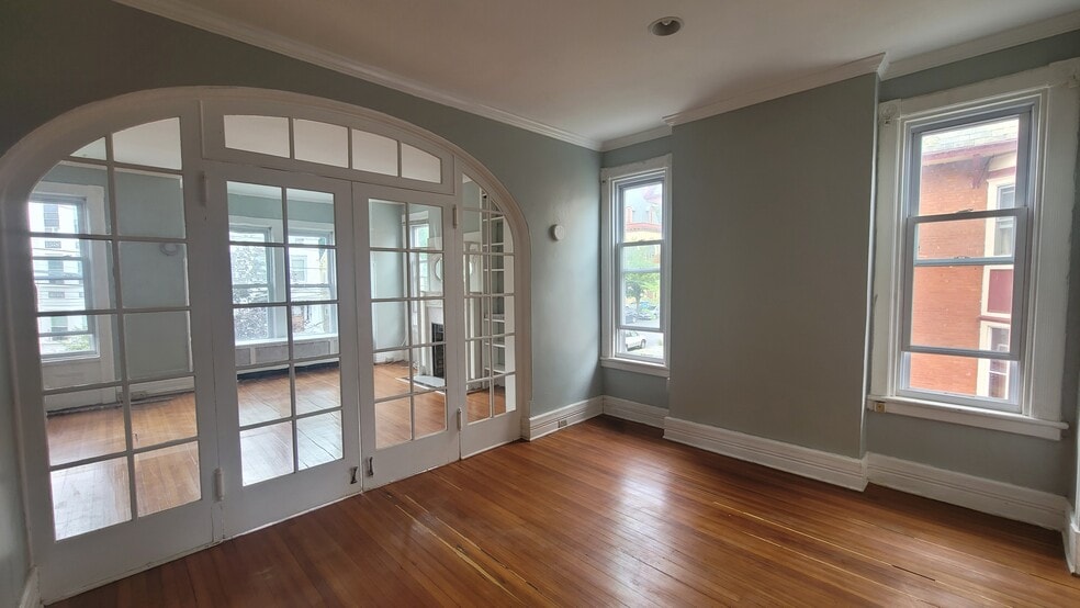 Building Photo - 158 Grand St