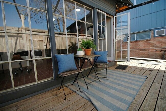 Building Photo - 1110 Missouri St