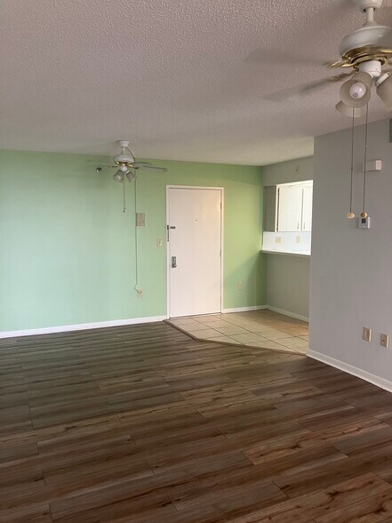 Building Photo - 21405 Olean Blvd