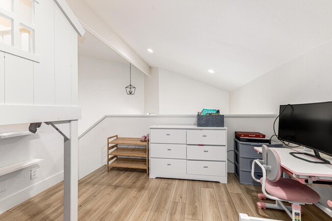 Building Photo - 2707 W Lamar Rd