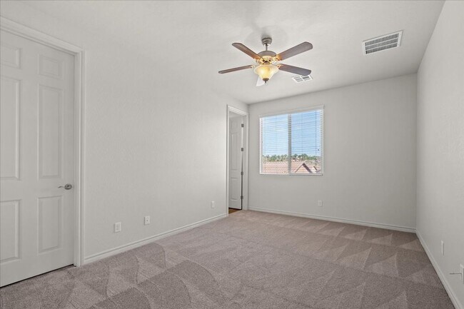 Building Photo - Fabulous Home with NexGen Sutie!