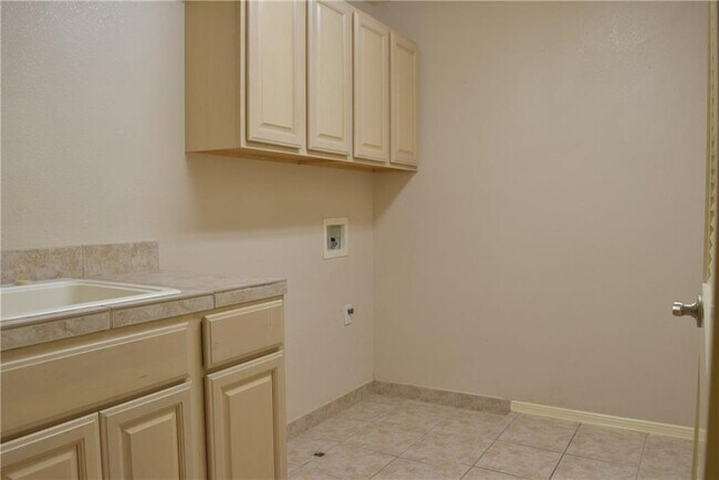 Building Photo - 6332 Franklin Vista Dr