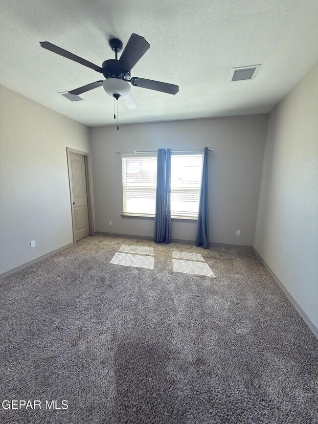 Building Photo - 13956 Lago Vista Ave