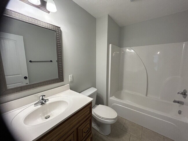 Building Photo - 3-Bedroom Ranch Style Home with 2 Full Bat...