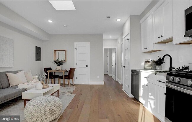 Building Photo - 1137 Owen Pl NE