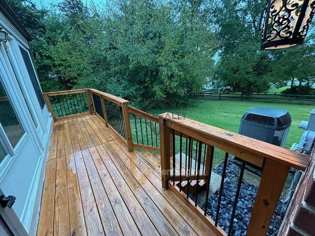 Building Photo - 100 Kendallwood Dr