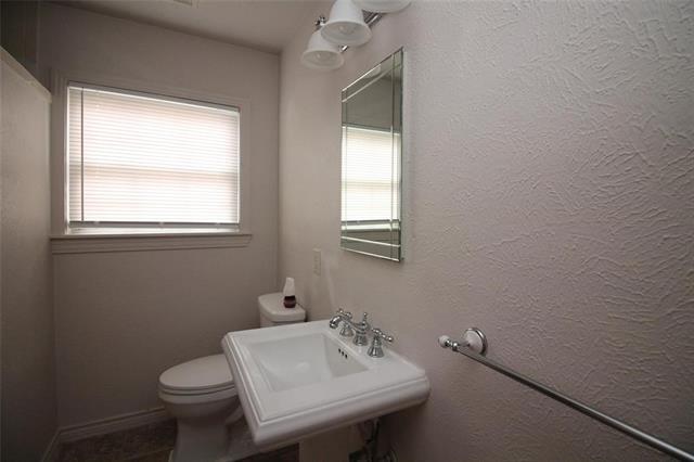 Building Photo - 5828 Locke Ave