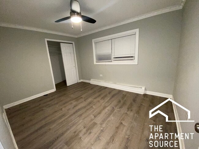 Building Photo - 1321 W Sherwin Ave