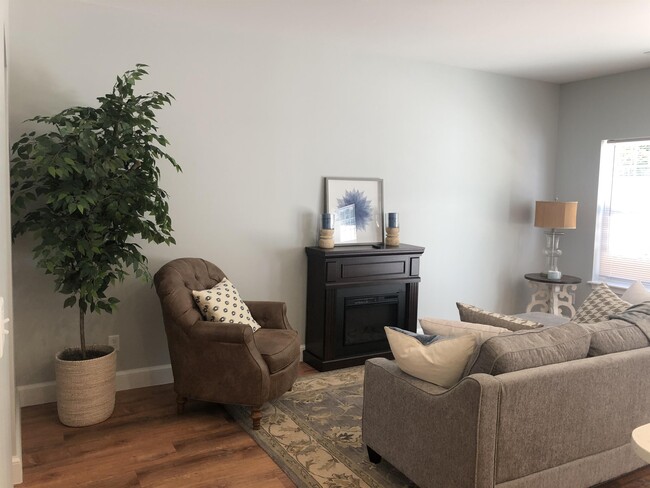 Building Photo - 2405 Rosa RoadRidge Manor Ct