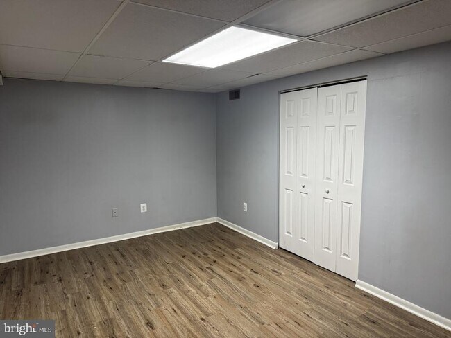 Building Photo - 813 Chesney Ln
