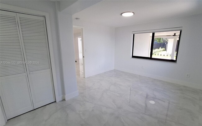 Building Photo - 216 Shadow Way