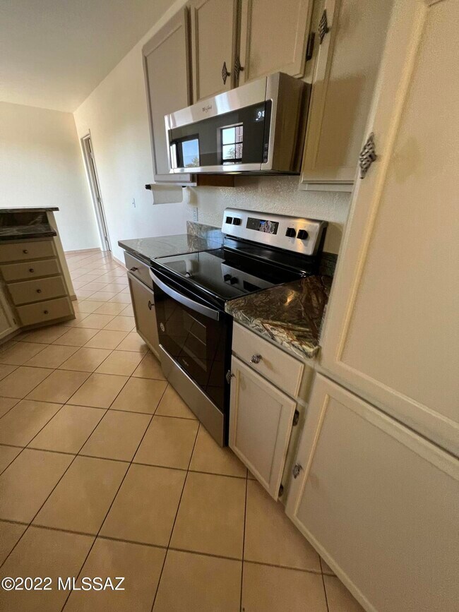 Building Photo - 6451 N Tierra De Las Catalinas