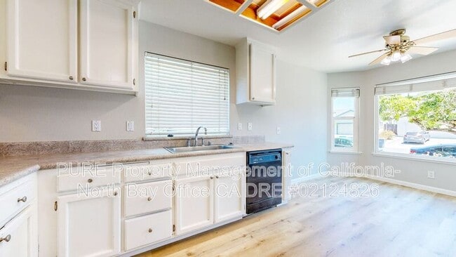 Building Photo - 1107 Navarro St