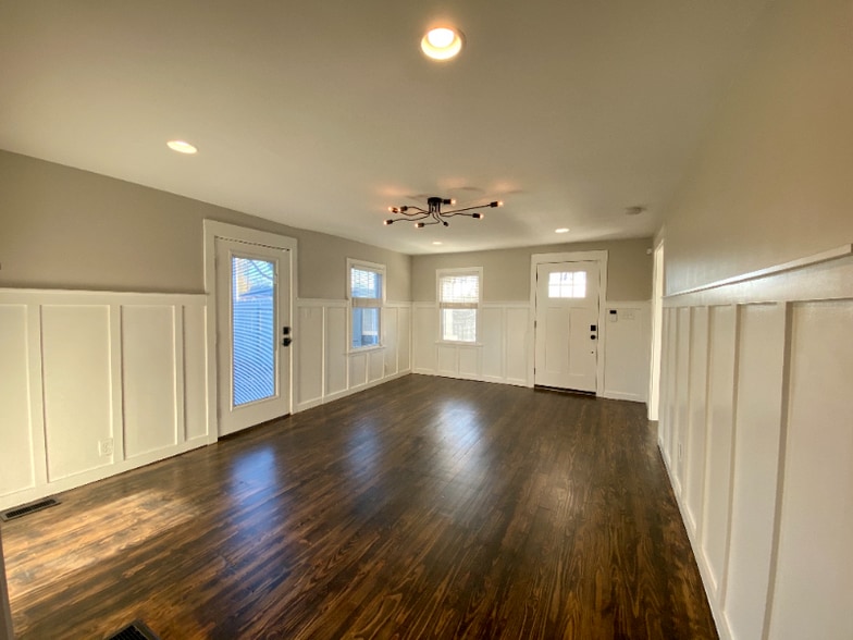 Building Photo - 1514 17th Ave N