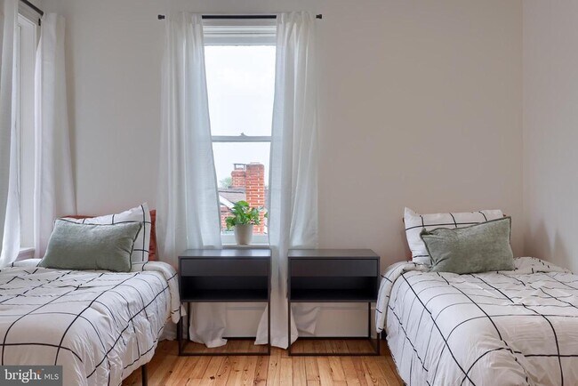 Building Photo - 136 E Harrisburg Ave