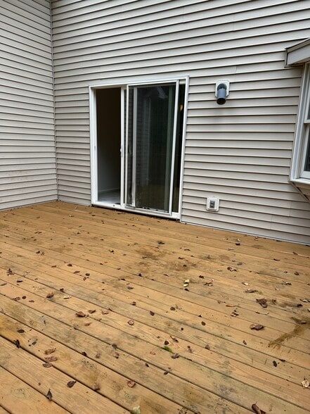 Building Photo - 637 Strand Pond Cir