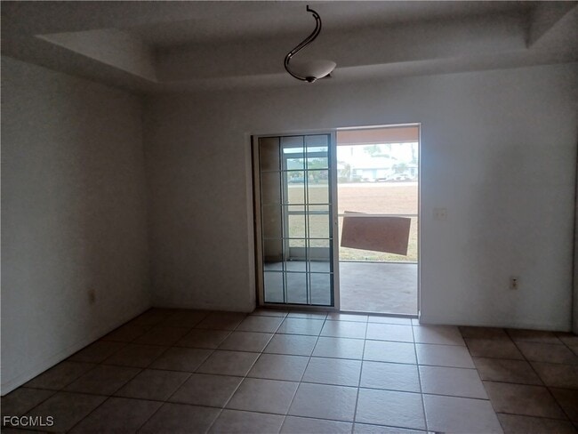 Building Photo - 3020 SE Santa Barbara Pl