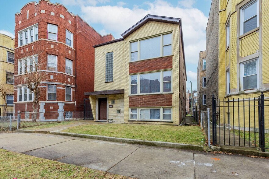 Building Photo - 7637 S Essex Ave