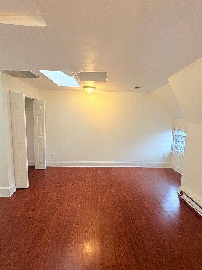 Interior Photo - 112-114 E Preston Street