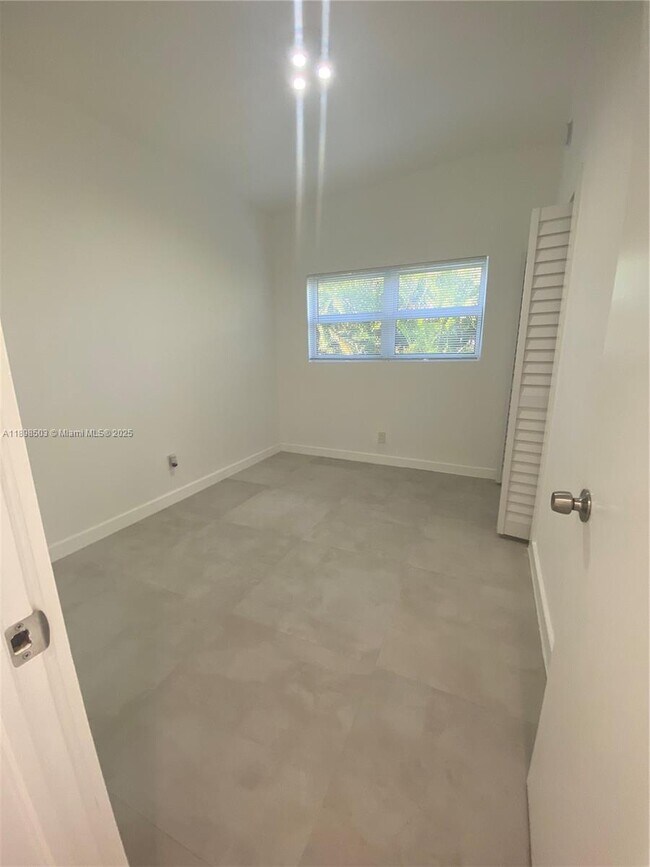 Building Photo - 2011 NE 167th St