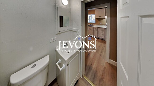 Building Photo - 812 S 10th Ave