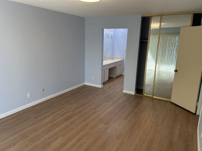 Building Photo - Highly Sought Somerset Highlands Beautiful Home