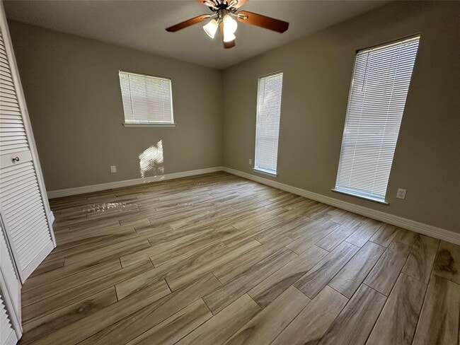 Building Photo - 207 Brigadoon Ln
