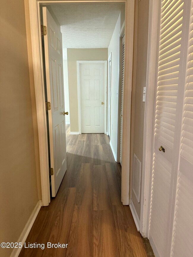 Building Photo - 10305 Trotters Pointe Dr