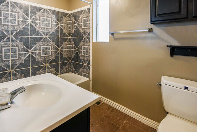 Building Photo - 951 Washington St