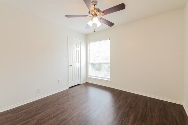 Building Photo - 8313 Spinnaker Cv