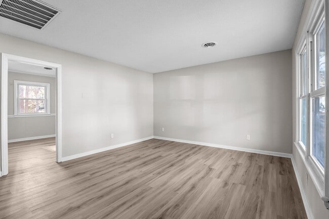 Building Photo - 620 Starling Way