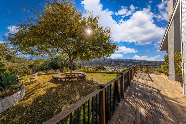 Building Photo - Amazing View Home