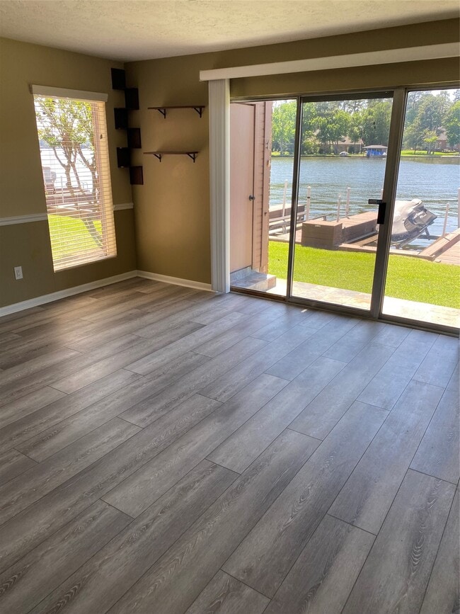 Building Photo - 801 River Rd