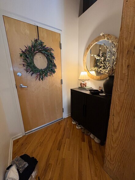 entryway - 1040 W Adams St