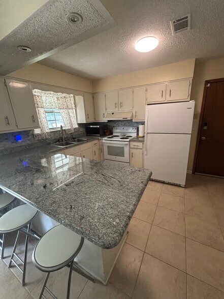 Kitchen - 9509 Barranger Dr