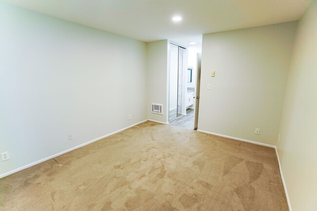 Interior Photo - 17250 Sunset Blvd