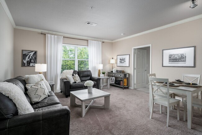 Building Photo - 600 13th St E