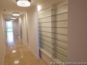 Building Photo - 20201 E Country Club Dr