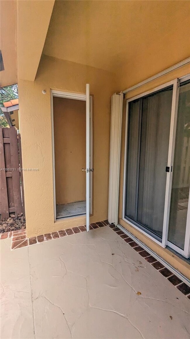 Building Photo - 213 E Forest Oak Cir