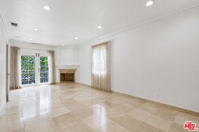 Building Photo - 482 S Sherbourne Dr
